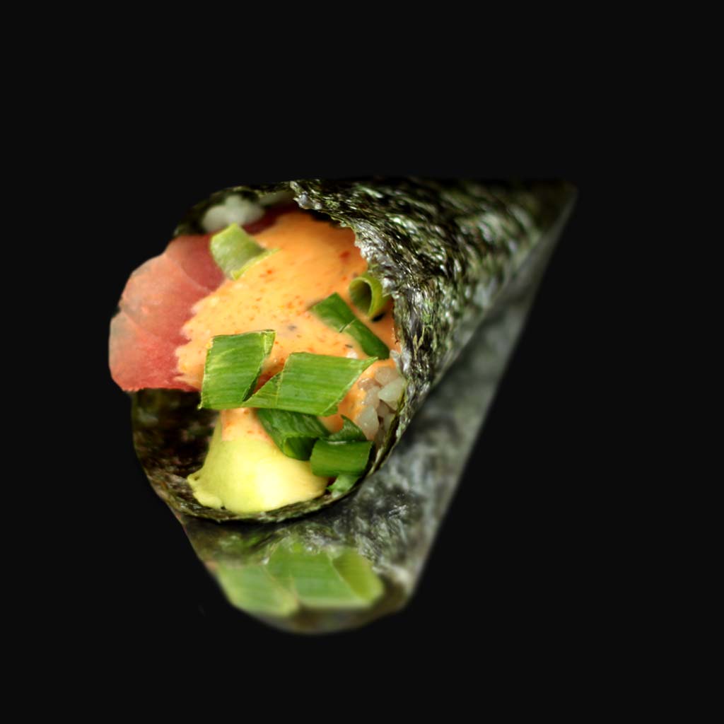 Rouleau Témaki thon, avocat, ciboulette et sauce épicé du restaurant japonais Fugu sushi d'art ile de la réunion 974